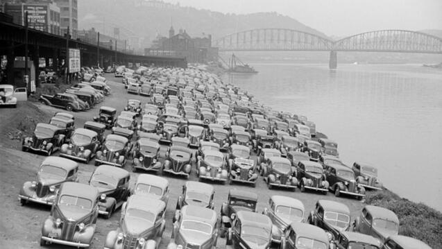 Rothstein, Arthur. Cars parked along Allegheny River, Pittsburgh, Pennsylvania. 1938. Farm Security Administration, Library of Congress Prints and Photographs Division [detail] https://www.loc.gov/item/2017723800/.