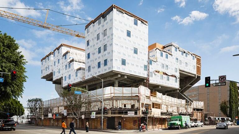 Maltzan’s latest building, Star Apartments, cantilevers its prefab rooms over the street, like a suspended kasbah.
