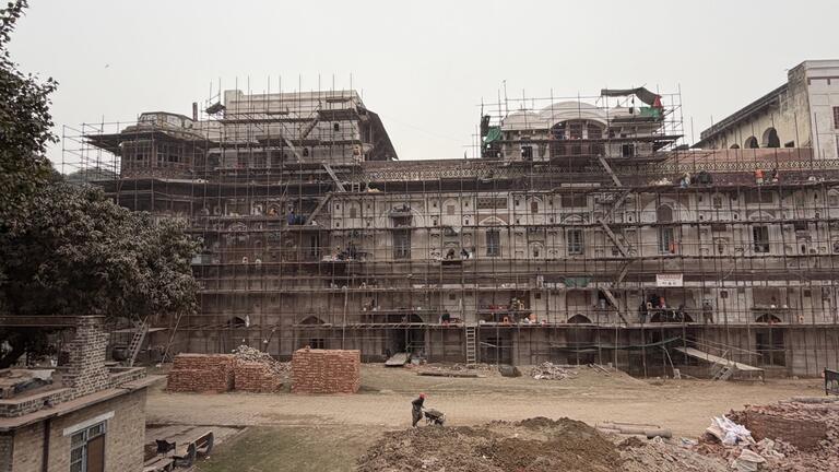 Infrastructures and labor of heritage preservation, Lahore Fort, 2026. Credit: Ifrah Asif
