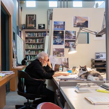 Art Lubetz in his studio. Image courtesy of Deborah Knox.