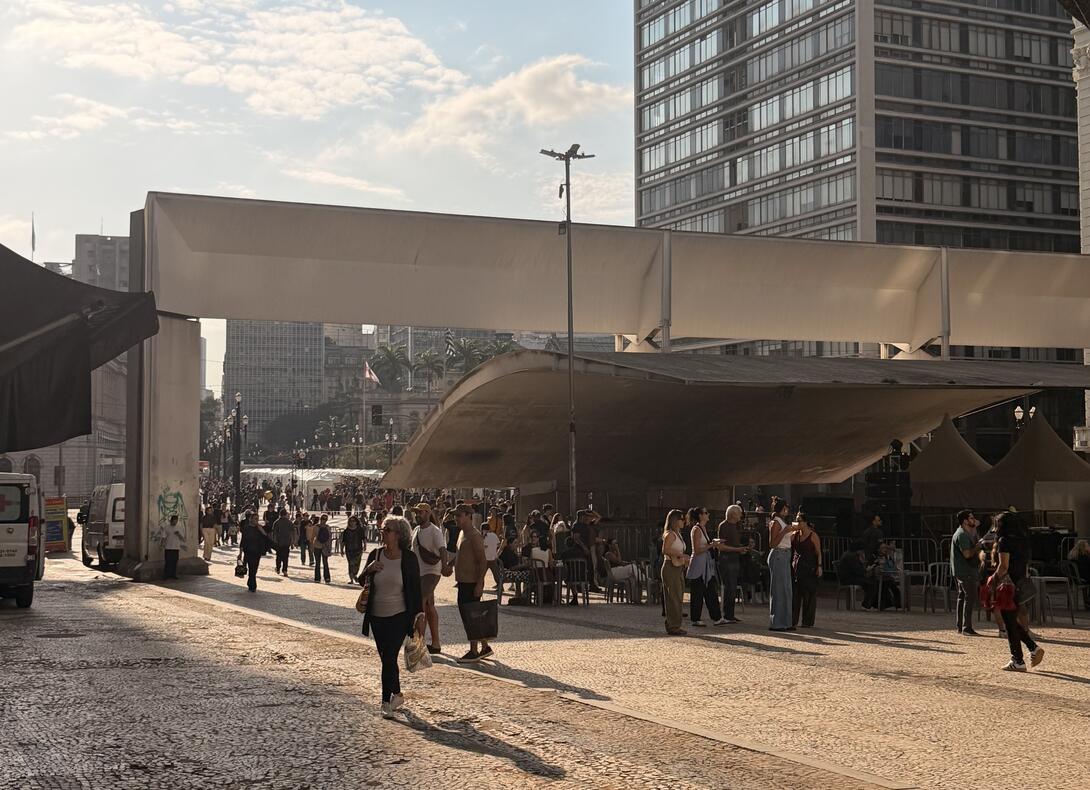 Under Mendes da Rocha’s canopy